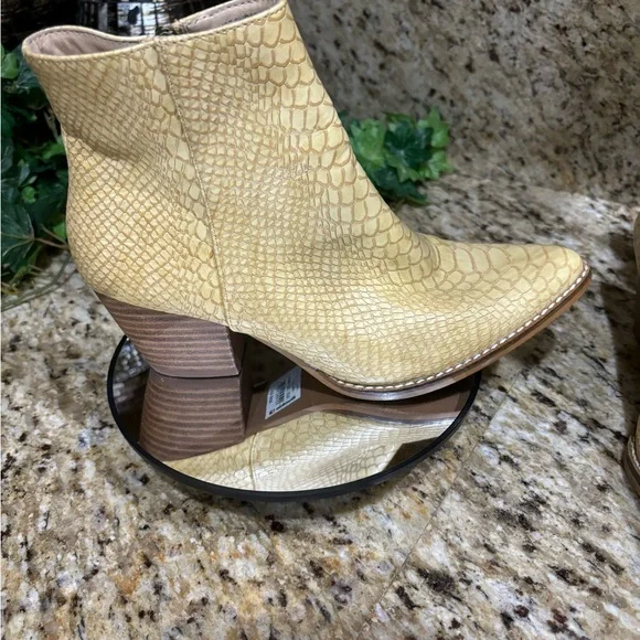 Arider Girl Danika faux snake skin ankle boots • Size 7M - Picture 1 of 7